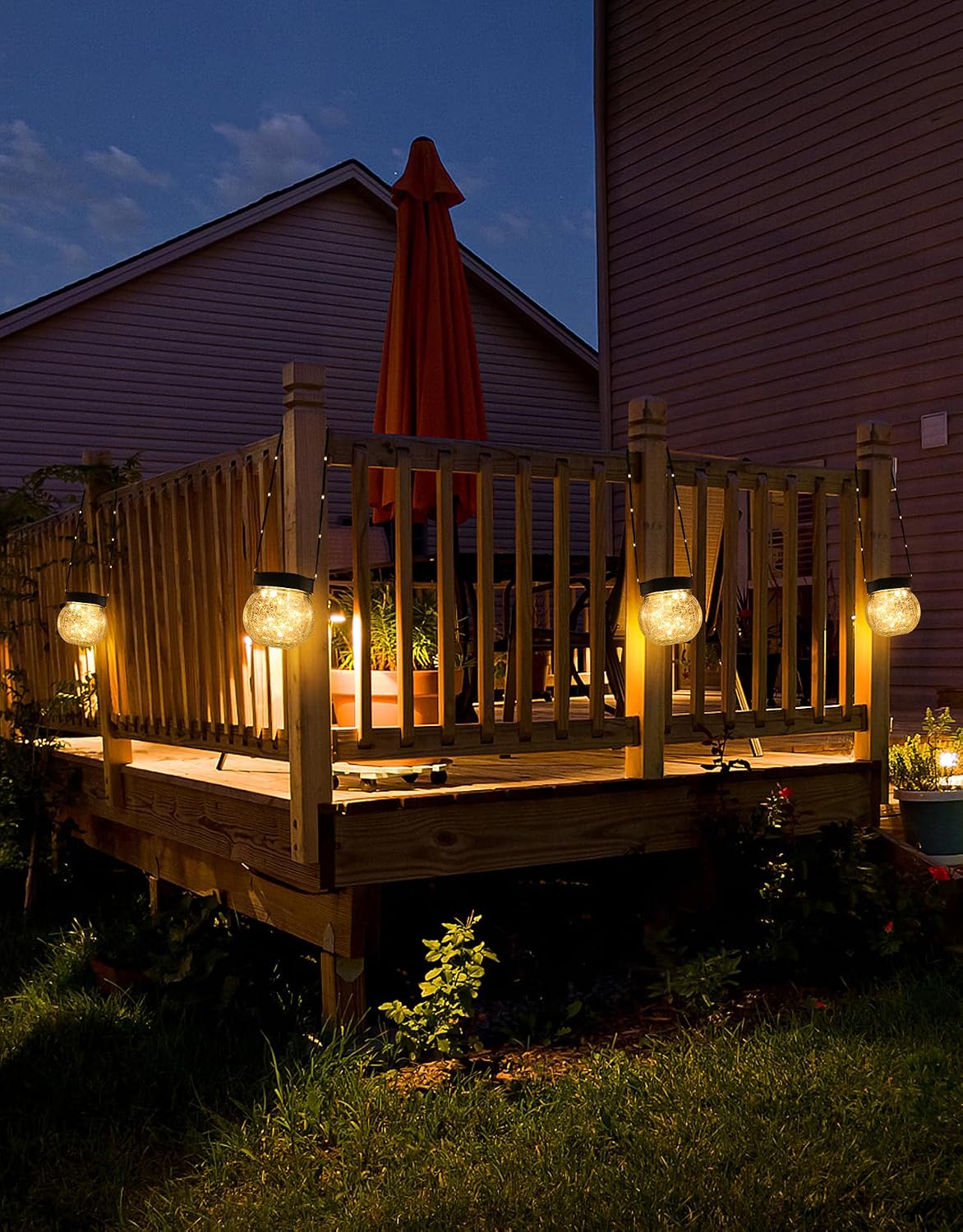 Solarna led lampa - ukras za dvorište i kuću
