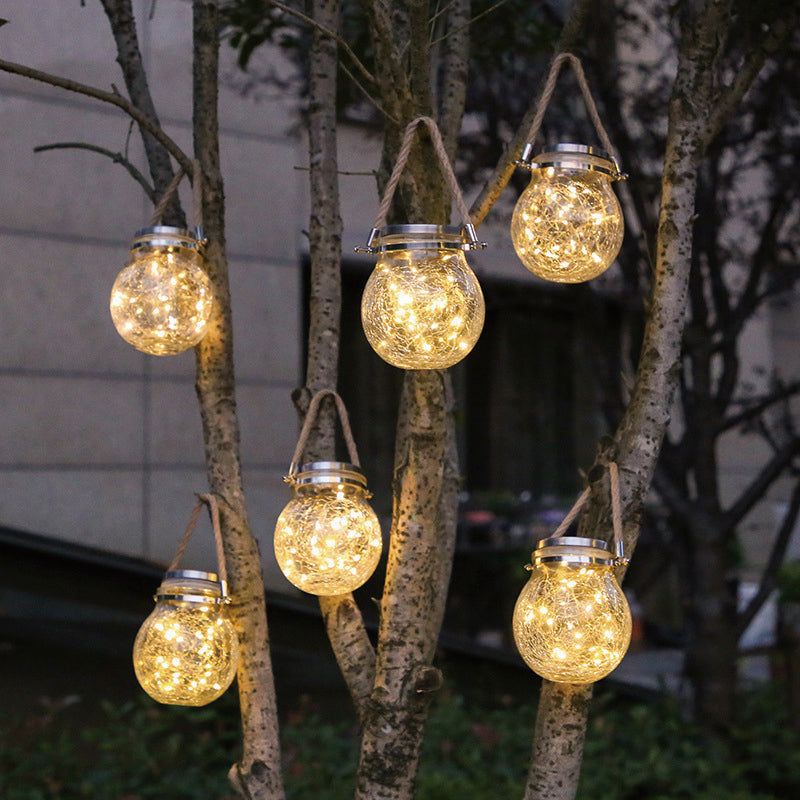 Solarna led lampa - ukras za dvorište i kuću